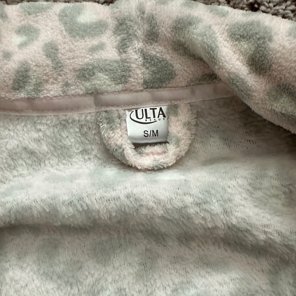Ulta Beauty Cozy Patterned Robe - Picture 2 of 5
